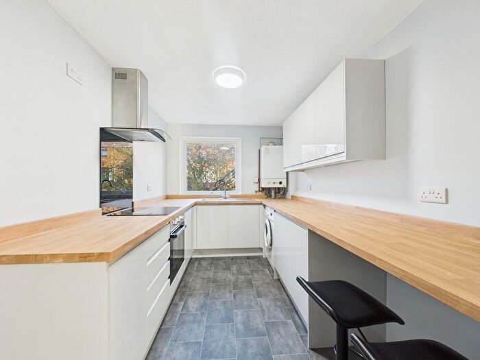 2 Bedroom Flat To Rent In Southcliffe Drive, Baildon, Shipley, BD17