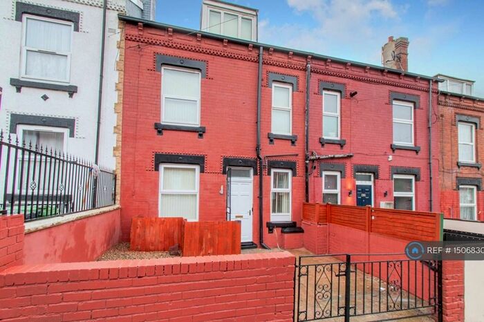 2 Bedroom Terraced House To Rent In Ashton Avenue, Leeds, LS8