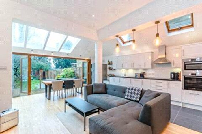 2 Bedroom Apartment To Rent In Gondar Gardens, West Hampstead, London, NW6