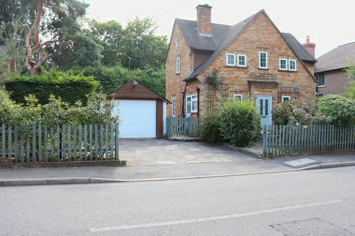 4 Bedroom Detached House To Rent In Park Road, Woking, GU22