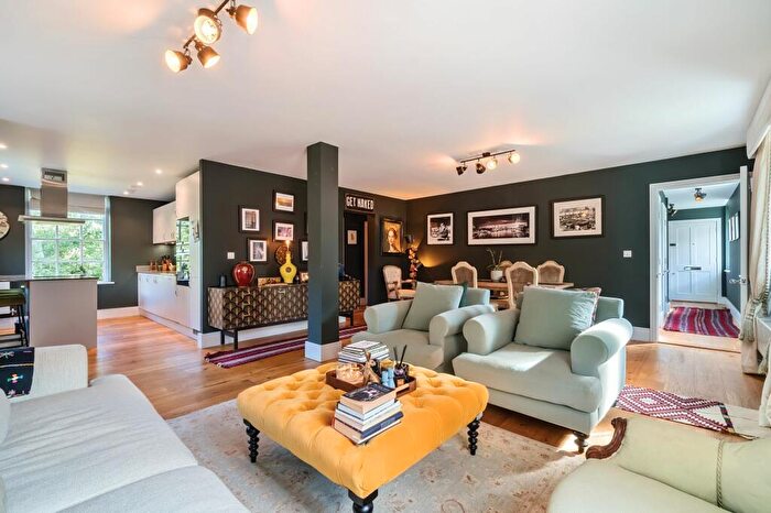 2 Bedroom Apartment For Sale In Adams Walk, Midhurst, GU29