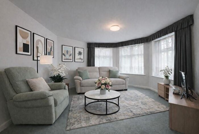 2 Bedroom Flat To Rent In Grandfield Avenue, Watford, WD17