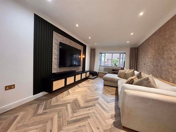 4 Bedroom Detached House For Sale In Oakhills, Shanklin, PO37