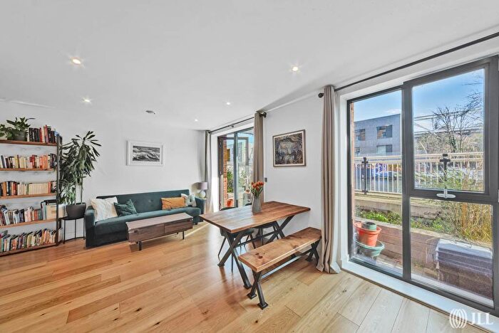 1 Bedroom Flat For Sale In Barker House, Navigators Walk, London, E3