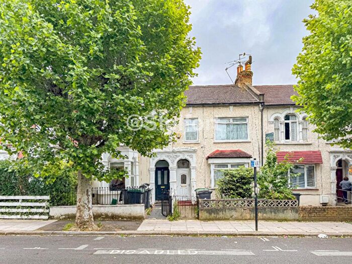 3 Bedroom Apartment To Rent In Belmont Road, London, N15