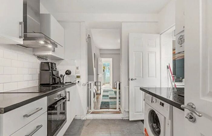 1 Bedroom Flat To Rent In Desmese Road, Sutton, SM6