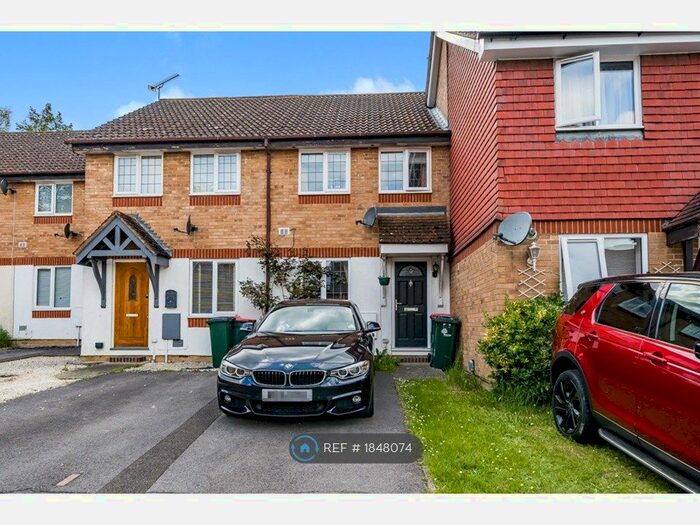 2 Bedroom Terraced House To Rent In Chetwood Road, Crawley, RH11