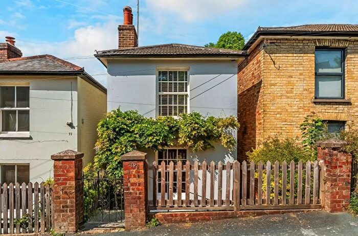 2 Bedroom Detached House For Sale In Harrow Road East, Dorking, RH4