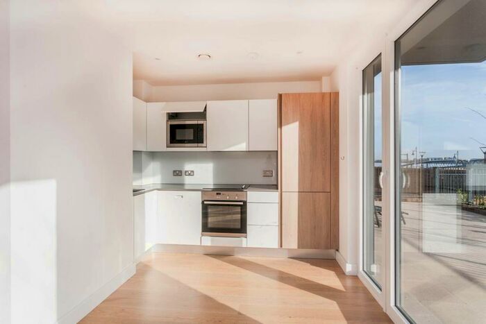 2 Bedroom Flat To Rent In Duke Of Wellington Avenue, Woolwich, London, SE18