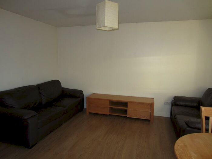 2 Bedroom Flat To Rent In Gladstone Place, Woodside, AB24