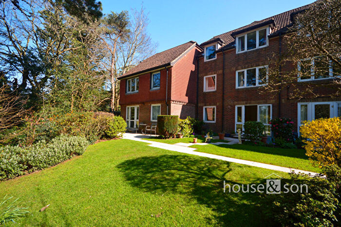 1 Bedroom Apartment For Sale In Queens Park West Drive, Bournemouth, BH8