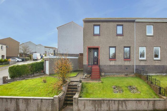 3 Bedroom Semi-Detached House For Sale In Boswell Drive, Oakley, KY12