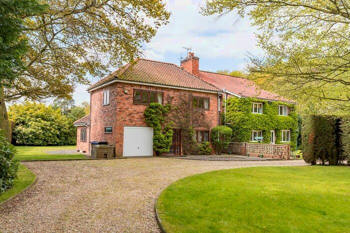 4 Bedroom Semi-Detached House For Sale In Laughton Wood Corner, Laughton, Gainsborough, DN21