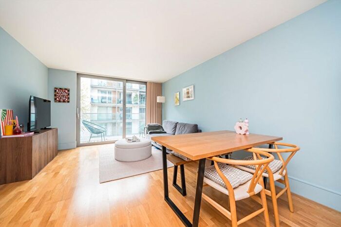1 Bedroom Flat For Sale In Highbury Stadium Square, Highbury, N5