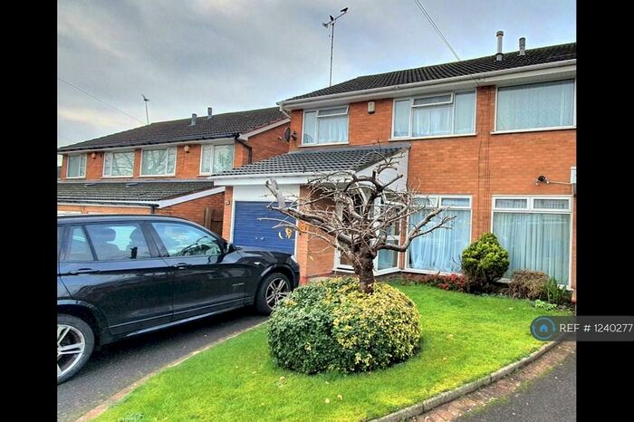 3 Bedroom Semi-Detached House To Rent In Metchley Court, Birmingham, B17