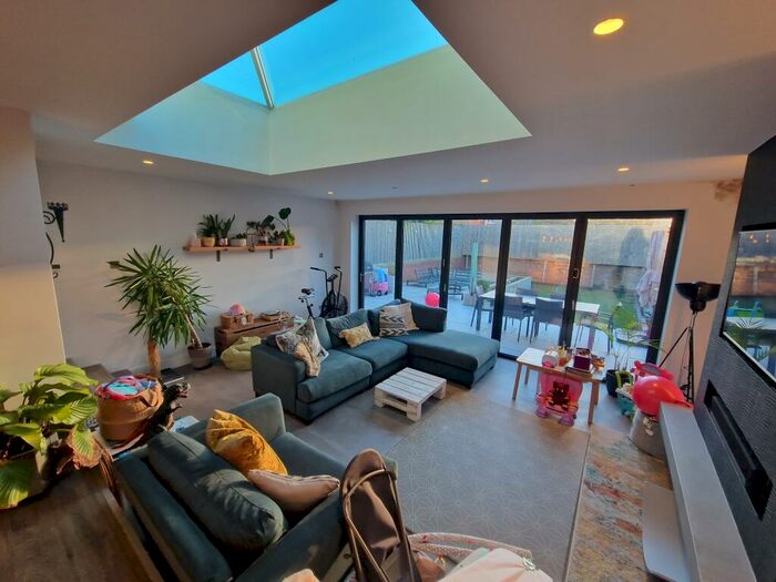 3 Bedroom House To Rent In Sandalwood Close, Luton, LU3