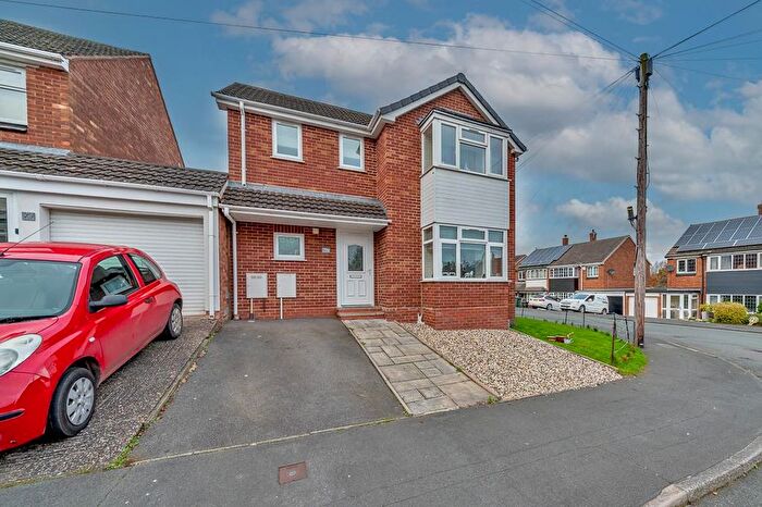 3 Bedroom Detached House For Sale In Simmonds Road, Walsall, WS3