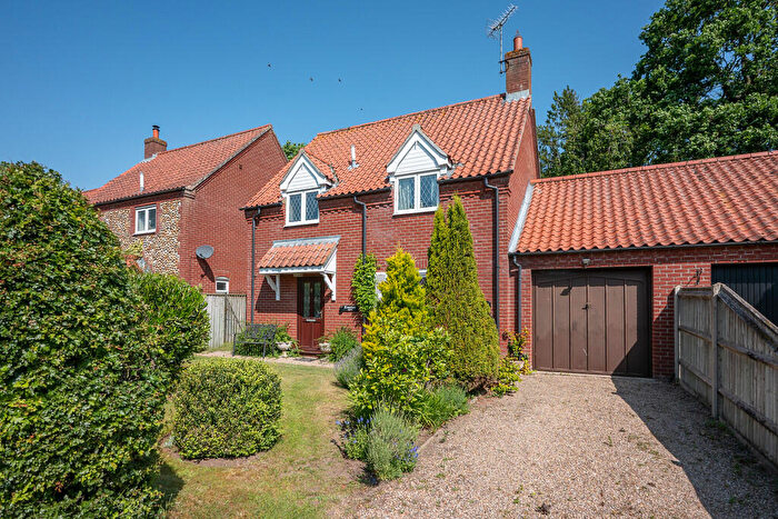 3 Bedroom Link Detached House For Sale In The Street, Hindolveston, NR20