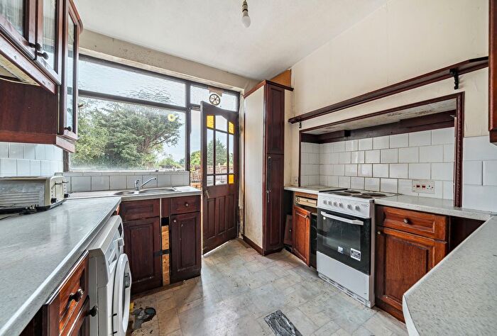 4 Bedroom Semi-Detached House For Sale In Valley Drive, London, NW9