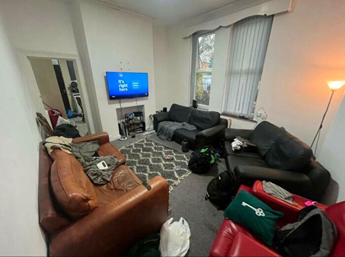 6 Bedroom End Of Terrace House To Rent In Ash Grove, Hyde Park, Leeds, LS6