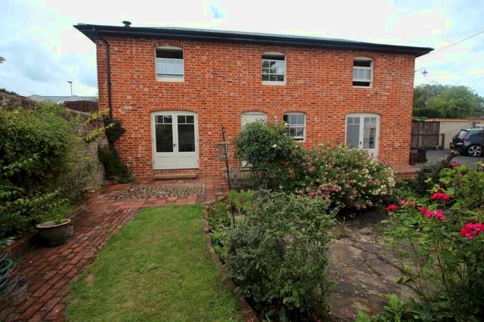 2 Bedroom Detached House To Rent In Cockney Hill, Tilehurst, Reading, RG30