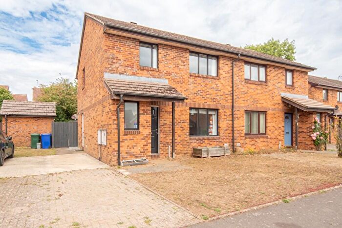 3 Bedroom Semi-Detached House For Sale In Thompson Drive, Bicester, Oxfordshire, OX27