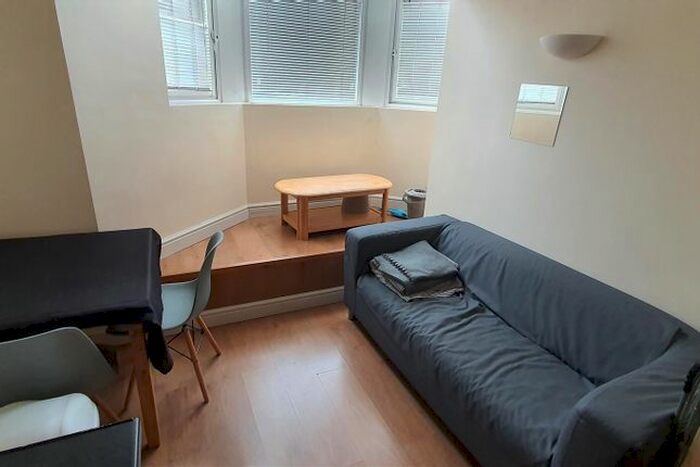 2 Bedroom Flat To Rent In Colum Road, Cathays, Cardiff, CF10