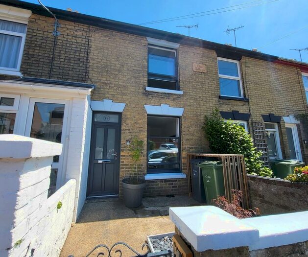 2 Bedroom Terraced House To Rent In Bernard Road, Cowes, PO31
