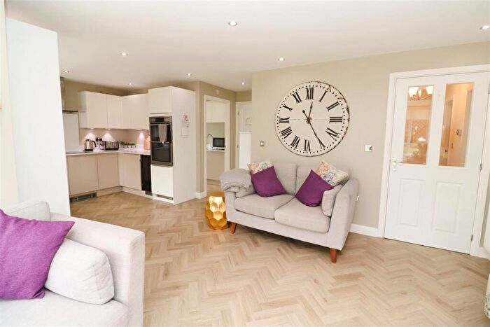 4 Bedroom Detached House For Sale In Chippenham Close, Wellingborough, NN8