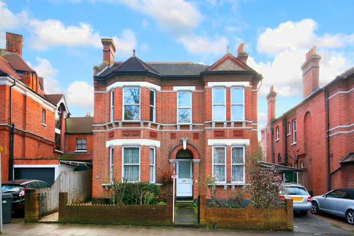 3 Bedroom Flat To Rent In Manor Road, Beckenham, BR3