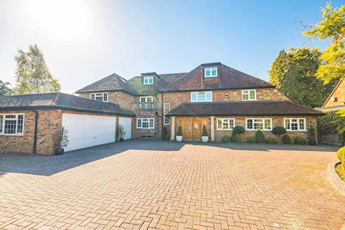 6 Bedroom Detached House For Sale In Howards Thicket, Gerrards Cross, SL9