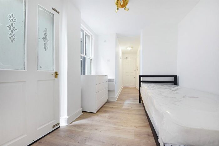 Studio To Rent In St Petersburgh Place, Bayswater, W2