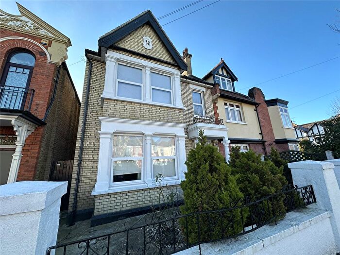 Studio To Rent In Kilworth Avenue, Southend-On-Sea, Essex, SS1