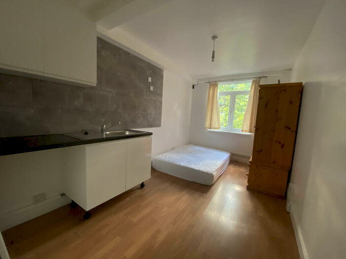 Studio To Rent In Kember Street, Islington, N1