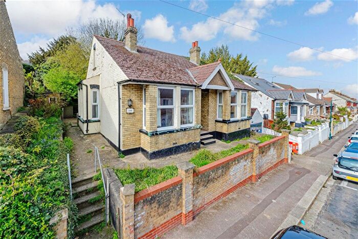 3 Bedroom Detached Bungalow For Sale In Rochester Street, Chatham, Kent, ME4