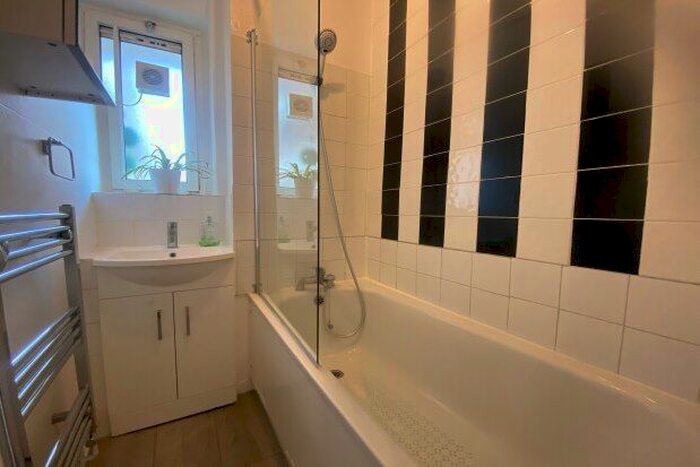 1 Bedroom Flat To Rent In Kneller House, London, SW8