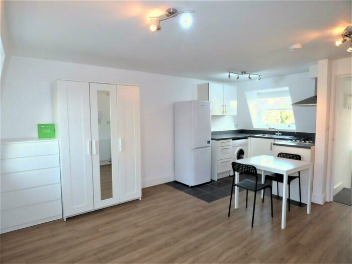 Flat To Rent In Lyal Road, London, E3