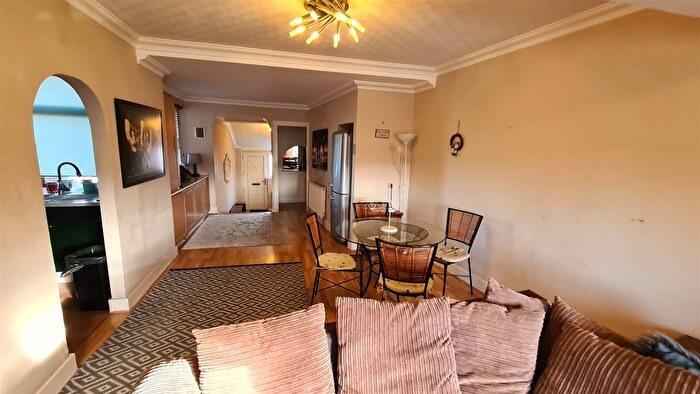 2 Bedroom Flat For Sale In Tudor Way, Southgate, N14