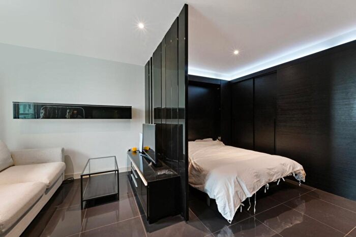Studio For Sale In Pan Peninsula Square, Canary Wharf, London, E14