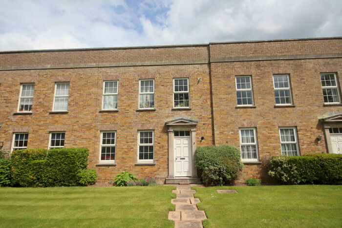 1 Bedroom Ground Flat To Rent In Hamilton Court, Milford On Sea, SO41