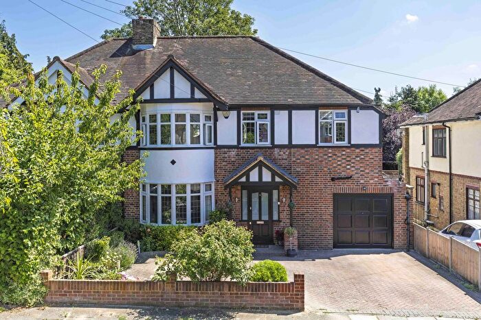 5 Bedroom Property For Sale In Conway Gardens, Enfield, EN2