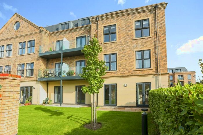 1 Bedroom Flat For Sale In Fountain Way, Salisbury, SP2