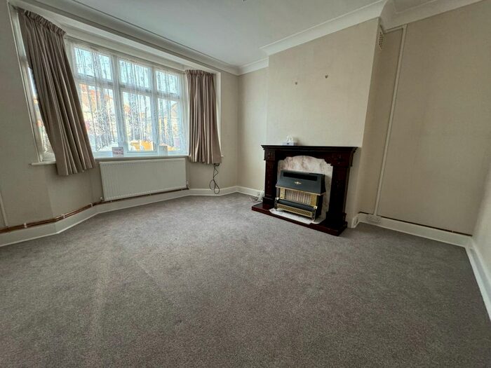 3 Bedroom Semi-Detached House To Rent In Cranborne Waye, Hayes, UB4