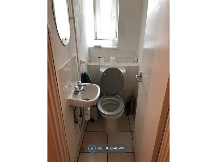 4 Bedroom Flat To Rent In Woodville House, London, SE1