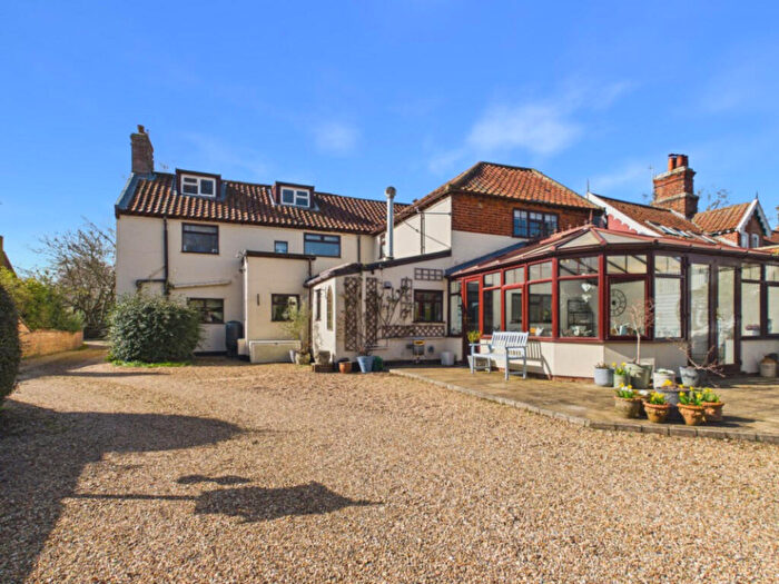 5 Bedroom Detached House For Sale In Norwich Road, Norwich, NR14