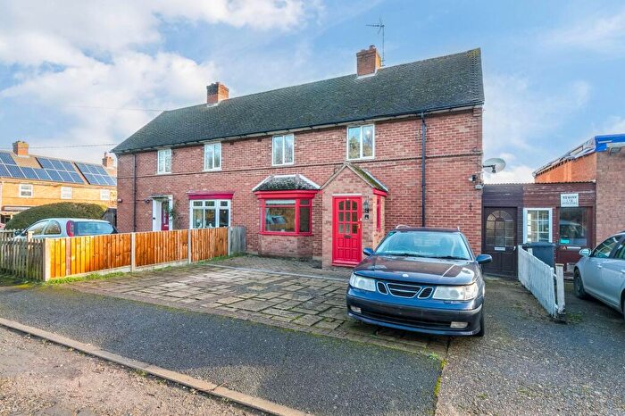 4 Bedroom Semi-Detached House For Sale In The Glebe, Gravenhurst, MK45