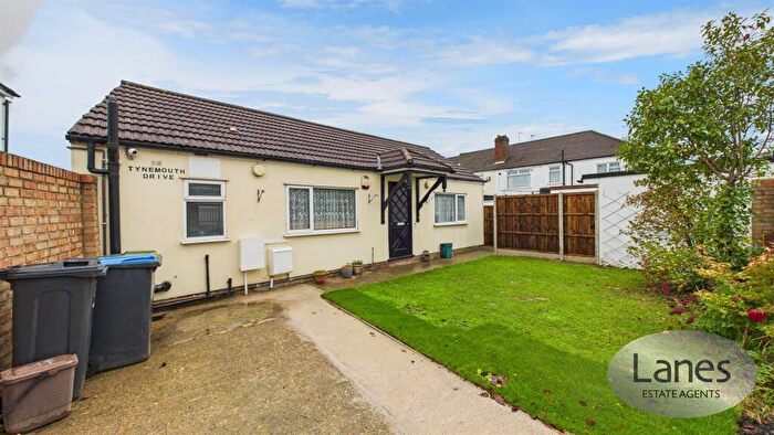 1 Bedroom Bungalow For Sale In Tynemouth Drive, Enfield, EN1