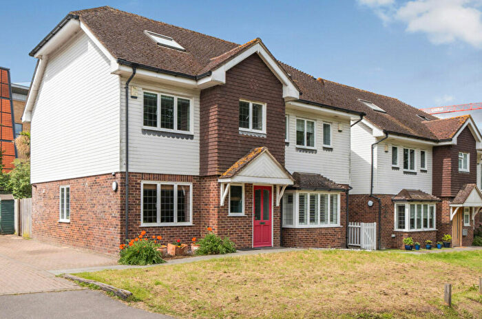 3 Bedroom Semi-Detached House For Sale In Willow Walk, Orpington, Kent, BR6