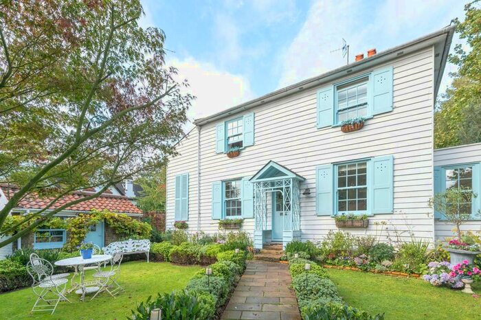 4 Bedroom Cottage For Sale In Mount Gardens, Sydenham Hill, London, SE26