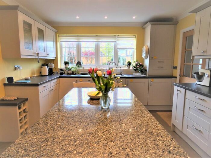 5 Bedroom Detached House For Sale In Eastcliff Close, Lee-On-The-Solent, PO13
